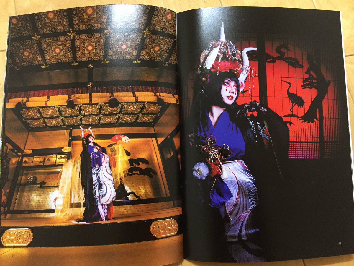 photon_web's tweet image. 自分も参加させてもらった写真集を頂いた！
写真集やROMはだいたい自分で作ってきたので、こうやって自分の写真をかたちにしてもらうのって新鮮。
客観的に自分の写真が見れる。