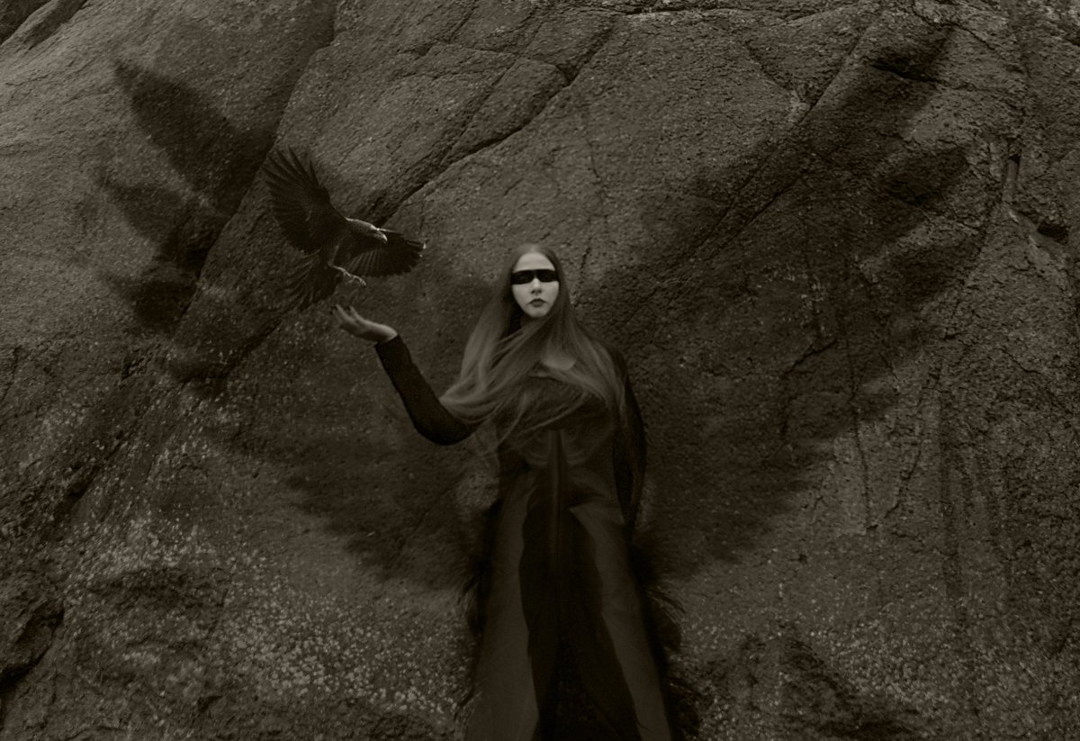 JuliaKatrine's tweet photo. I haunt your fears
though you don't know of my duty
to lead your path
because i'll take you home to rest
in my black wings enfolding you
#QuothTheRaven #Eluveitie https://t.co/C3gApgP9PB
