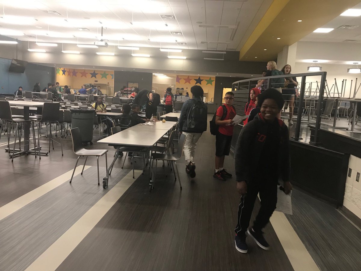 Judyputnam's tweet photo. First day at Eastern High School as students enter the refurbished building. @lansingschools @lsjnews #lsjmeets https://t.co/C3AkFAOoQ9