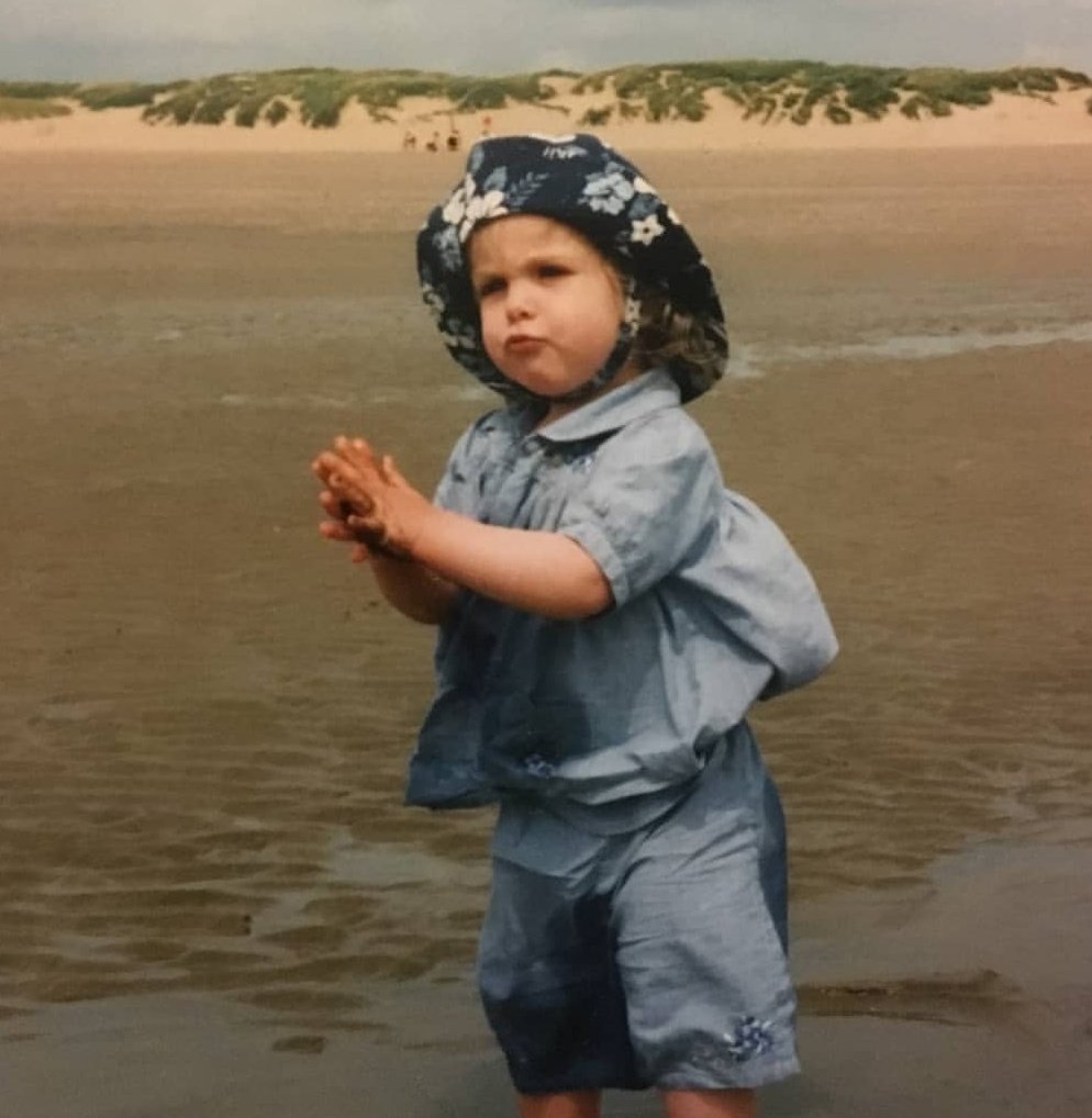 ***MEET THE COMMITTEE***
Name: Imogen Marley 
Position: Social Sec (1/2)
Age: 21
Degree: 3rd Year Animal Science 
Fave uni sailing moment: fish and chips on the beach after the Big Lash 
#breezeon
#FindYourActive 
#sailingisasport
#greenandgold