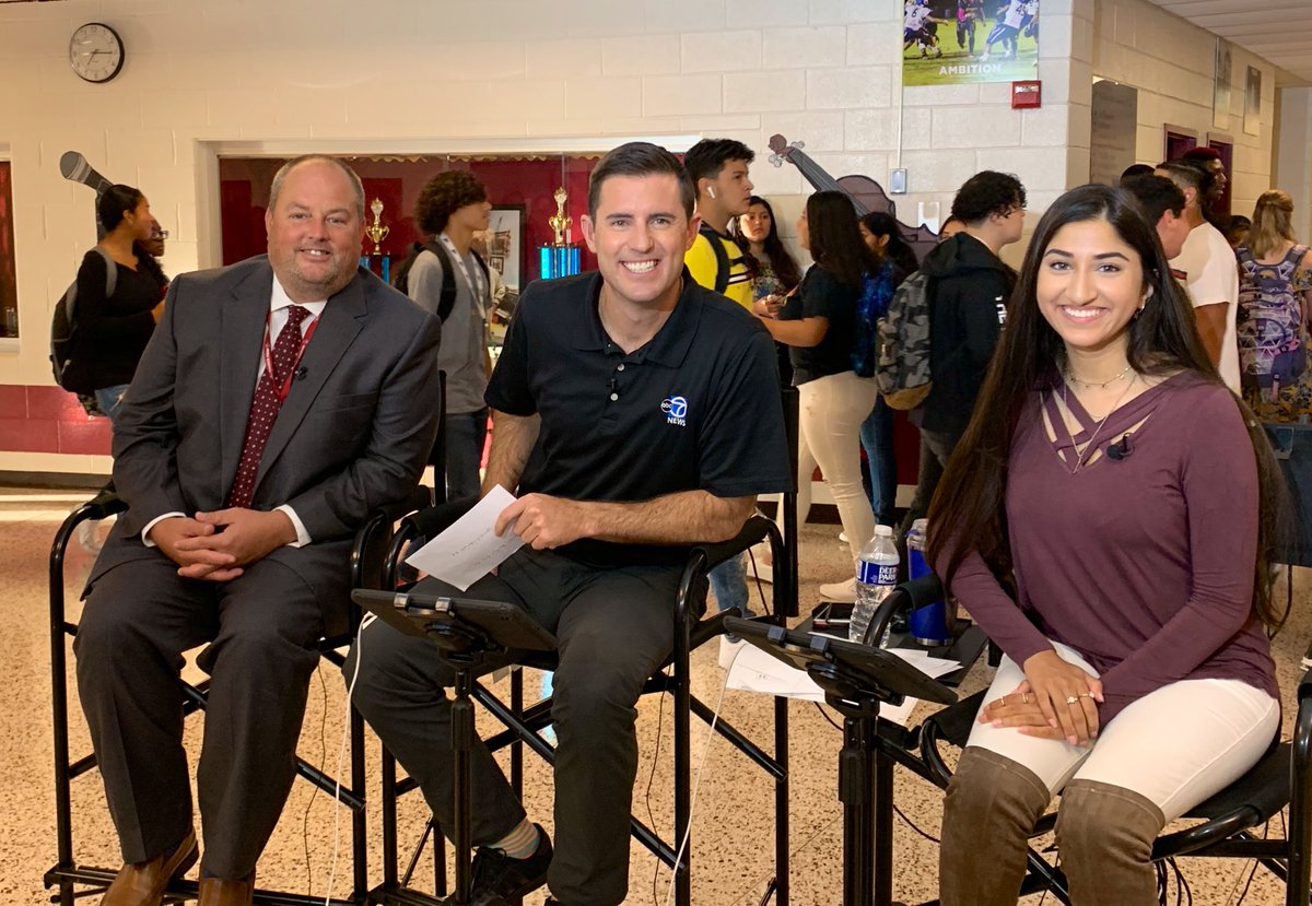 Eileen7News's tweet photo. Right now, @jessob_reisbeck talking with the principal of @SJHS_Raiders, @nicholsrd37 & SALC president, Maliha Qureshi #backtoschool #ABC7FirstDay https://t.co/2bswRHr4GY https://t.co/4SMrDAXjaV