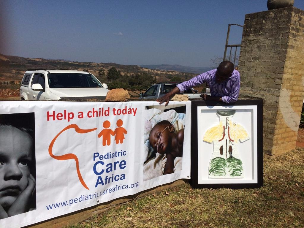 painbytes's tweet image. 17/8/2019 at Kavinga in the LowVeld. Art &amp;amp; Culture by Drs &amp;amp; Therapists. Dr O poses with his ART work. The function raised funds for Medical Care of Vulnerable children.