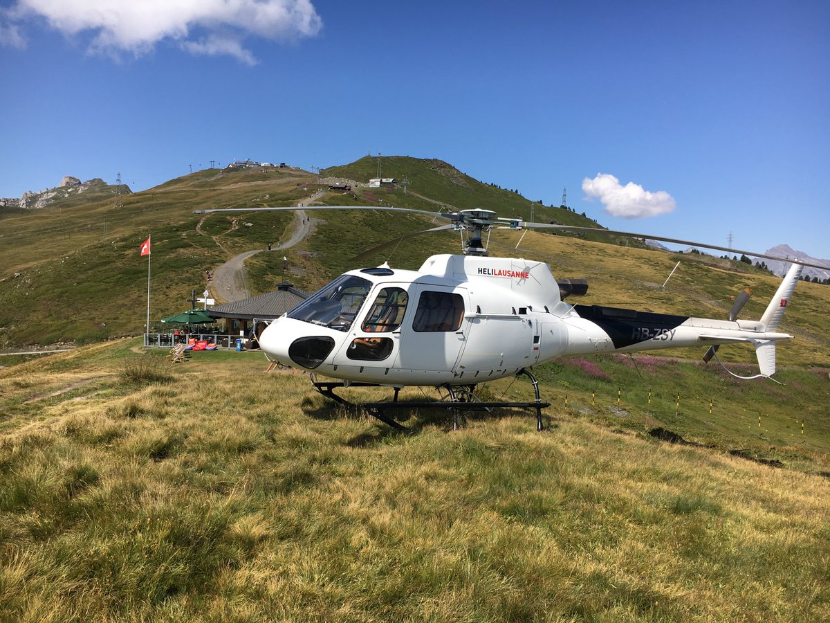 HeliLausanne's tweet photo. Allier gastronomie et vol en hélicoptère c'est possible :)
Alors n'hésitez pas à nous contacter pour organiser à votre tour, votre sortie entre amis ou famille.

L'Equipe d'Heli-Lausanne
#volenhelicoptere #helicoptere #CroixdeCoeur #verbier #montagne #repastypique https://t.co/HyDfxBOK55