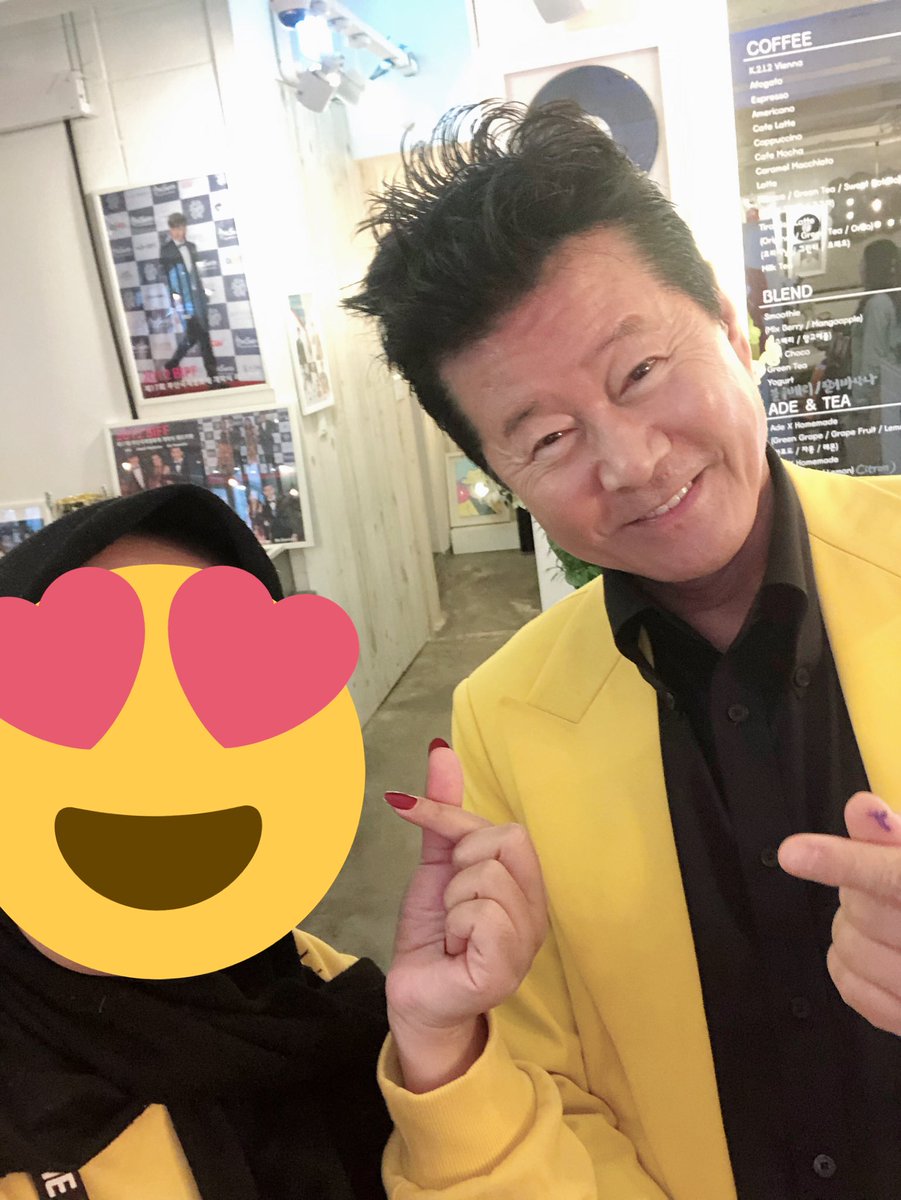 jheeselyn's tweet photo. GUYS!!!!! OMG I CANT BELIEVE MY LUCK!!!! I JUST GOT WANNA ONE ALL MEMBERS SIGNED ALBUM FROM TAE JIN AH 😭😭😭😭😭😭 https://t.co/FgW5omhgTC