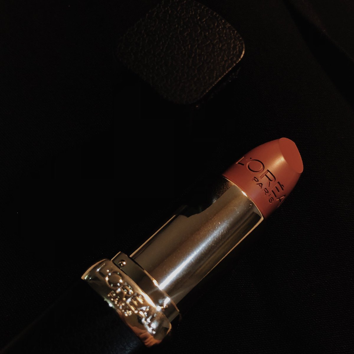 withprymn's tweet photo. — L'oreal Color Riche Matte, 298 Brick Planet | 249THB
เนื้อแมทแต่ไม่ทำให้ปากแห้ง pigment ชัดและแน่นมากกกกก กลบสีปากได้ดีด้วย สีเบอร์ 298 สวยมาก เป็นน้ำตาลที่ทาแล้วดูดี สีสวยมากจริง เราชอบมากค่ะ 
#ColorRiche 
#Labrick
#LorealParisTH https://t.co/sORTCkDVkI