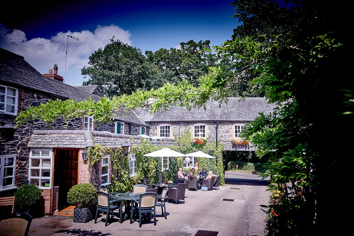 Happy #BankHolidayMonday 🥳

We are open today with plenty of outside seating in this glorious sun!

Food serving Hours: 12-3pm &amp; 6-9pm
Bar Open: 11am-11pm

#bankholidayvibes #Leicestershire #charnwood #FoodandDrink