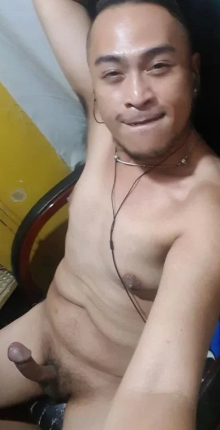 hdaniel691's tweet photo. This is one hot top guy. Look at them mushroom head dick. He licks pits passionately. https://t.co/6S6hbKk3vO