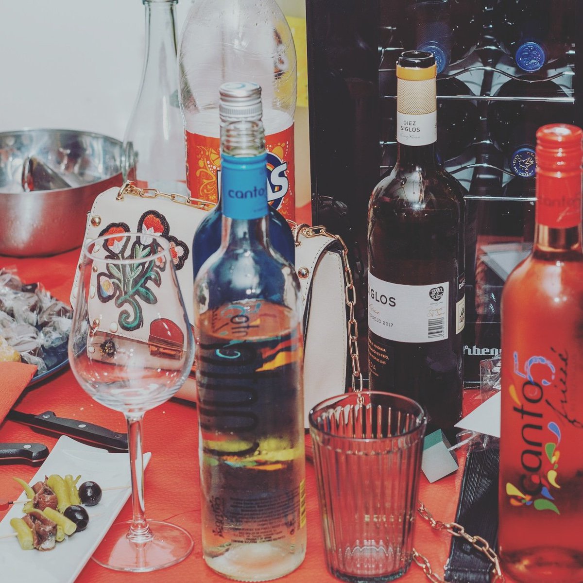merendalia's tweet photo. Llámanos y te preparamos tu #party para #FiestasVLL2019, 680.21.97.94
Por 20€ persona tendréis un #espacio para vosotros solos, #comida y #bebida. https://t.co/GtOnIYQ3Gk