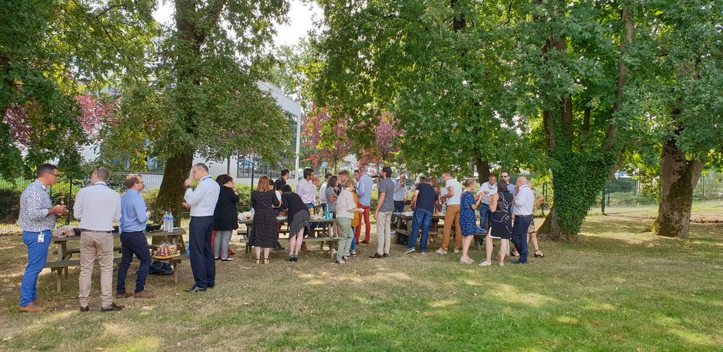 leleuxavier's tweet photo. Retour des vacances pour les equipes commerciales , techniques, staff , #gficentreOuest .On garde les bonnes habitudes du midi pour cette reunion de rentree @gfiinformatique https://t.co/evcmlm5smZ