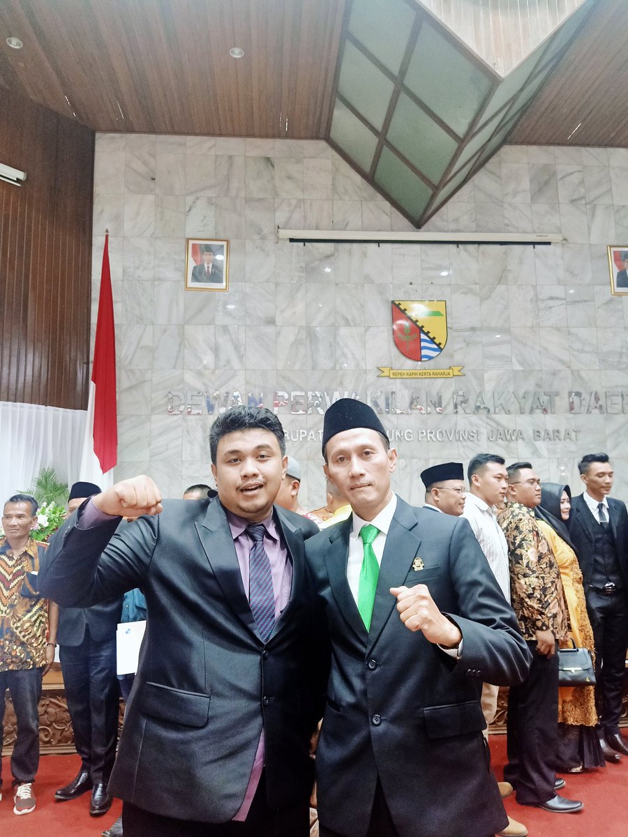 althof_Julians's tweet photo. Pelantikan Anggota Dewan Perwakilan Rakyat Kab. Bandung
"PKB melayani Rakyat"
@cakimiNOW
@tommykurniawan7
#pkb2019
#mantaPKB https://t.co/iC4dP1hWsy