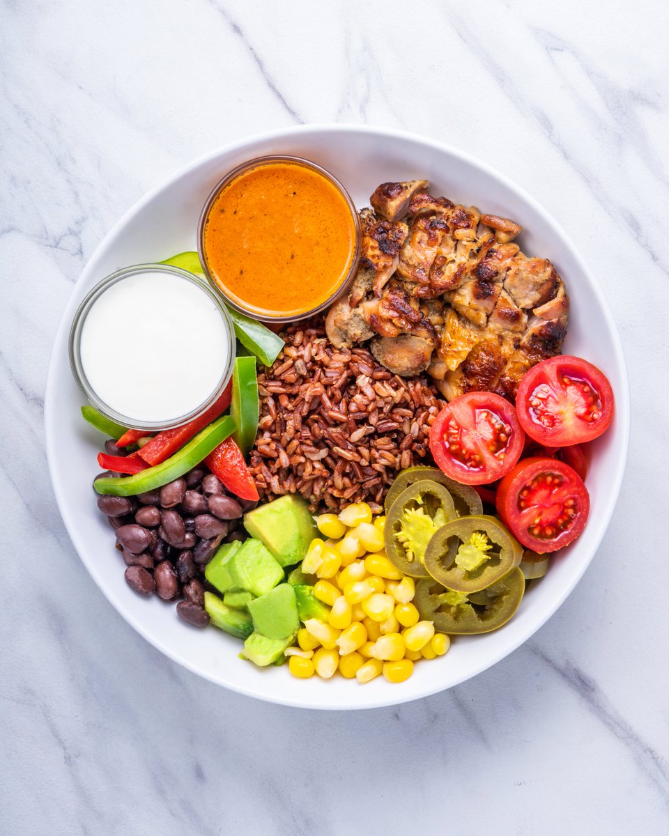 SaladStopID's tweet photo. Our new Mexican-inspired seasonal menu, IT’S NO BURRITO warm protein bowl! We crossed the borders of flavors to create this one: organic brown rice, galangal chicken, lots of veggies, jalapeño, Ranch and Smoked Pimento Vinaigrette. https://t.co/16BG6ju6h2