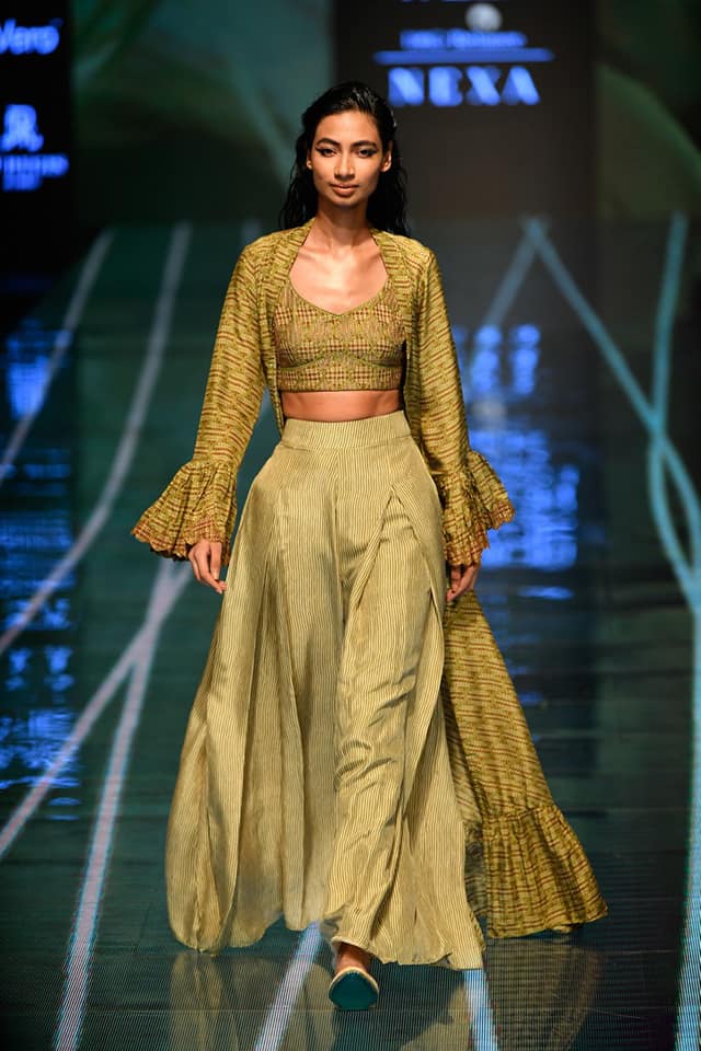 Ciceroni_App's tweet photo. DAY 5 at #LakmeFashionWeek - #CICERONI LOVES Punit Balana

The label showcased their new collection "#Rabari" inspired by Rabari woman of northwest India, known for their detailed embroidery and beadwork.

#YourLocalShoppingGuide #PunitBalana #LFW  #LFWWF19 #FashionWeek #Fashion https://t.co/kB0Zhx9W4d