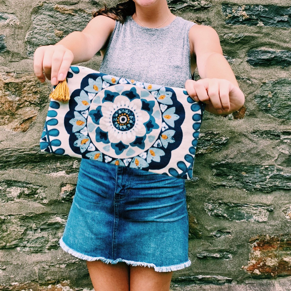 littlebagIMPACT's tweet photo. sad to see the weekend go? here’s a POP of color that is sure to brighten your day! ☀️#dogood #lookgood https://t.co/zD2sdxuZRE