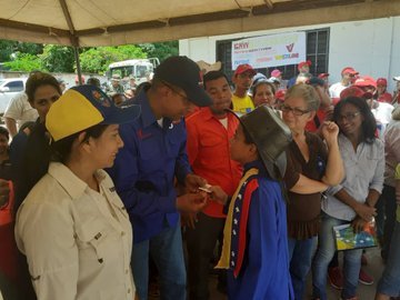 DitSucre's tweet photo. #26Ago | 📣 ¡LA ETIQUETA DEL DÍA! ⏩ #VenezuelaEnLuchaYVictoria

El gobierno revolucionario y el pueblo de Venezuela han sido contundentes ante el ataque imperial, con valentía y trabajo luchamos para salir adelante. ¡Unidos somos invencibles! https://t.co/tpdRWYCNgZ