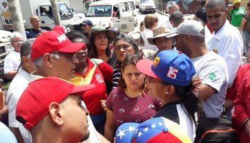 DitSucre's tweet photo. #26Ago | 📣 ¡LA ETIQUETA DEL DÍA! ⏩ #VenezuelaEnLuchaYVictoria

El gobierno revolucionario y el pueblo de Venezuela han sido contundentes ante el ataque imperial, con valentía y trabajo luchamos para salir adelante. ¡Unidos somos invencibles! https://t.co/tpdRWYCNgZ