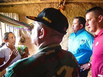 DitSucre's tweet photo. #26Ago | 📣 ¡LA ETIQUETA DEL DÍA! ⏩ #VenezuelaEnLuchaYVictoria

El gobierno revolucionario y el pueblo de Venezuela han sido contundentes ante el ataque imperial, con valentía y trabajo luchamos para salir adelante. ¡Unidos somos invencibles! https://t.co/tpdRWYCNgZ