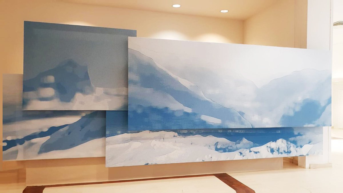 Honorés que l'<a href="/Elysee/">Élysée</a> ait sélectionné l’œuvre « Blue Landscape » de B. Asei Dantoni, tissée à Orthez, pour l’accueil des rencontres du G7.
Notre souhait est de transmettre une parenthèse culturelle et poétique face aux débats d’une actualité tourmentée.
bit.ly/Tissage-Moutet…