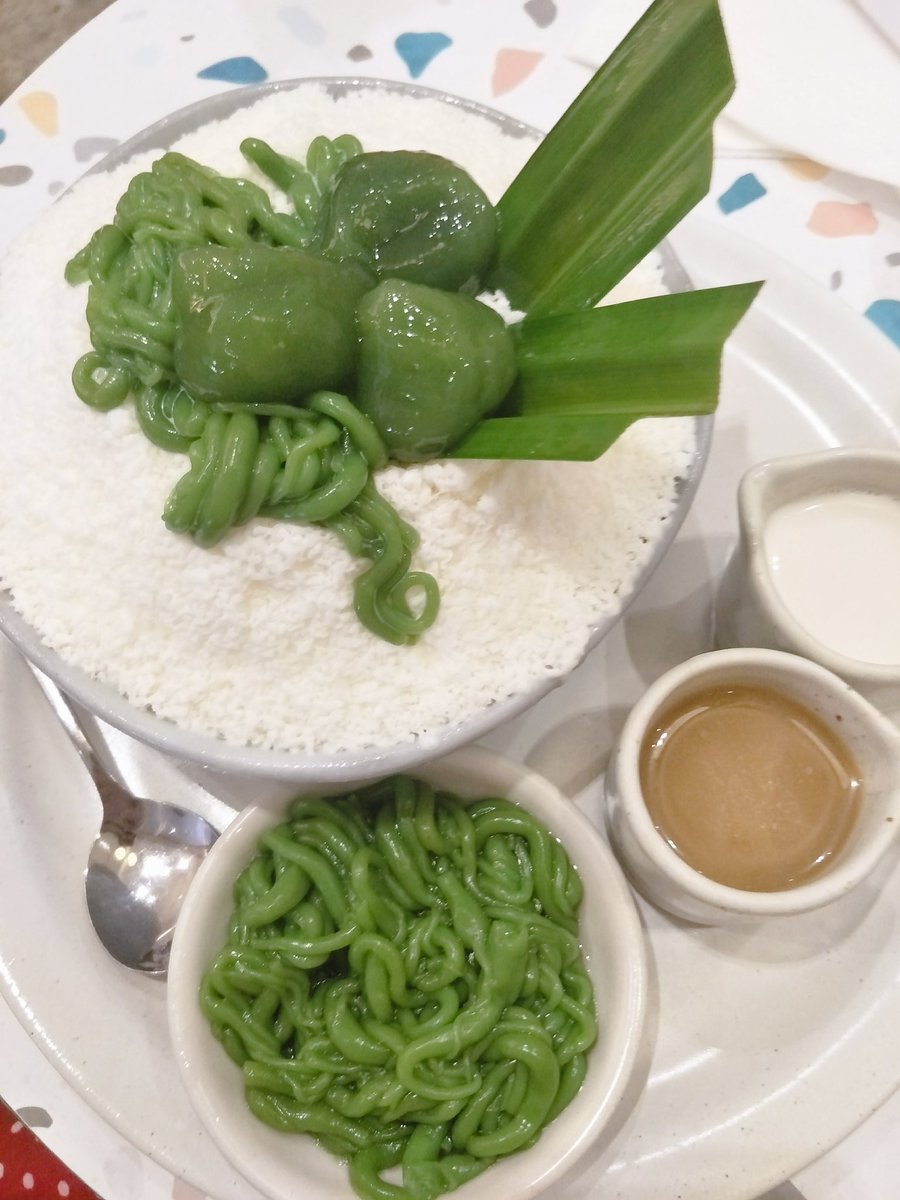 satansama's tweet photo. LRT ไปลองมาแล้วจ้าา บิงซูลอดช่องของร้าน "CheevitCheeva" 😊😊 หอมและอร่อยจริงๆนะ https://t.co/FthdRNZOuD