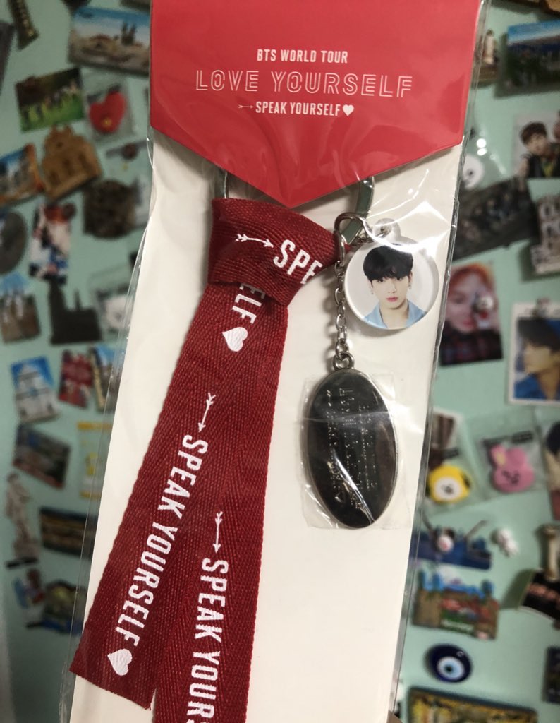 KooMu_twt's tweet photo. 🎂 전정국 생일 #RT이벤트 🎂

꾹이 생일 기념으로 이벤트 해요🥰

🎁 2018DVD 메모리즈(포카 남준)
      미 유럽 스픽콘 정국 프포
      미 유럽 스픽콘 정국 키링

🎈RT만 
🎈국내 주소
🎈우리판 본계

🎉당발
   9월 1일 PM 9시1분

순서대로 1→2→3

#정국이생일축하해 https://t.co/vhslmFQRFK