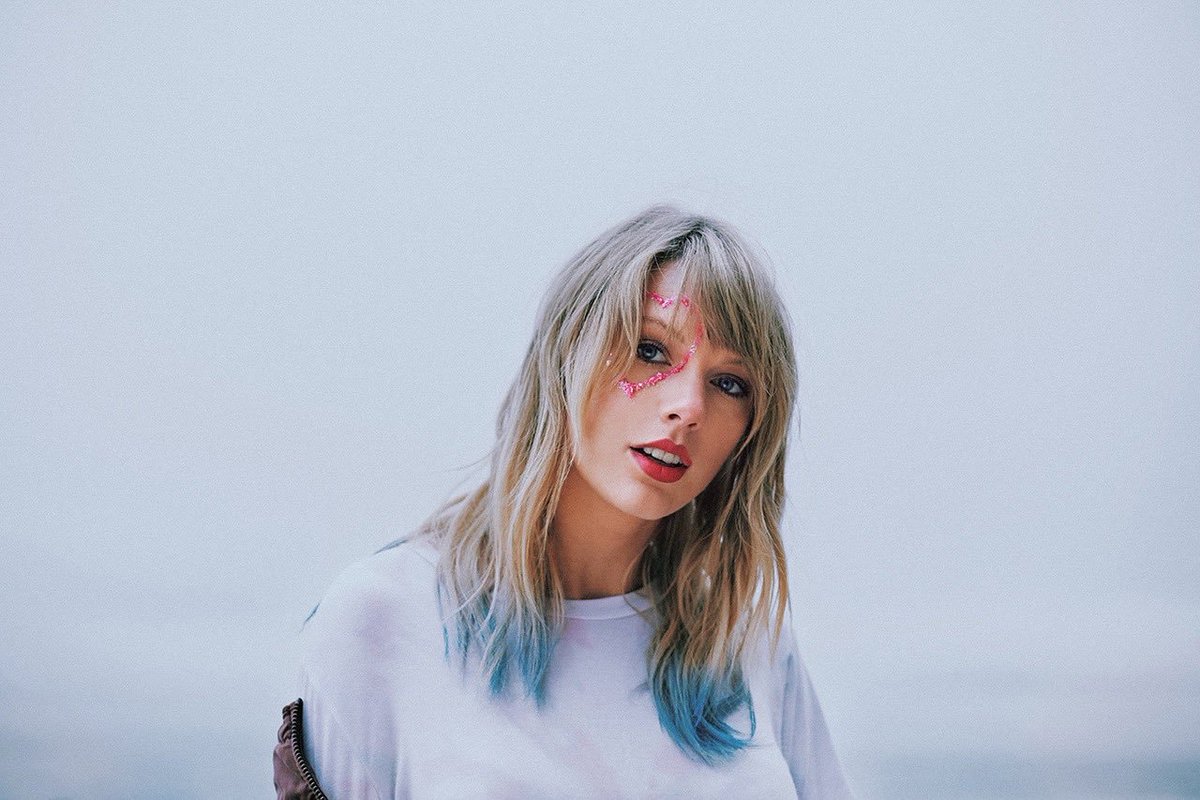 TSwiftNZ's tweet photo. 🎤 | The #VMAs are TONIGHT — Taylor’s opening the show with a world premiere performance and is nominated for 12 awards!

💃 Red Carpet / 7pm EST
https://t.co/psaw69TIQX

🏆 Show Livestream / 8pm EST
1. https://t.co/TGLGDAVCkl
2. https://t.co/Nn8TMWdWue
3. https://t.co/zjDJGKlwFN https://t.co/w0XYgUWBvg