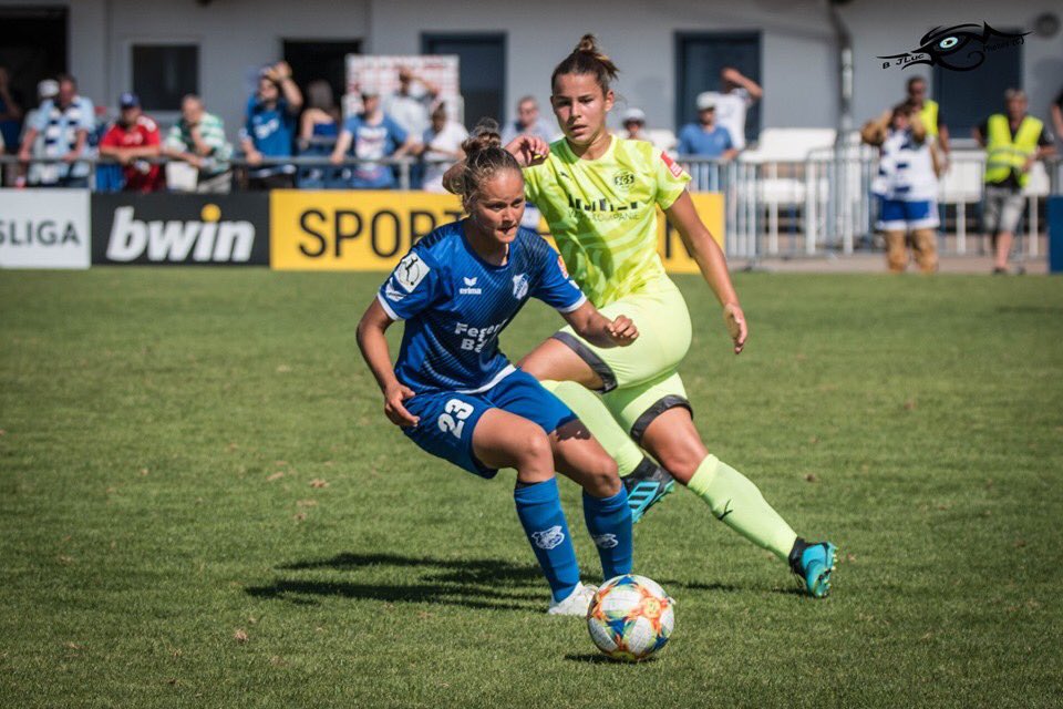 FrauenSCSand's tweet photo. 🎙 „Wir hätten auch noch eine Stunde spielen können“, fand Essen-Defensivkraft Lena Sophie Oberdorf hinterher. Und klagte: „Hier ist es eben immer eklig.“
#SCSSGS #DieLiga https://t.co/uHfRSRzMUG