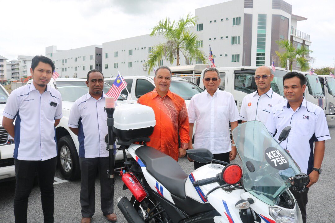 barisan kenderaan #THBMHQ

kini dipersiapkan Jalur Gemilang 🇲🇾

disempurnakan oleh

YB Dato' Wira Ir Hj Amiruddin Hj Hamzah
Timbalan Menteri <a href="/MOFmalaysia/">Ministry of Finance🇲🇾</a> 

menjelang sambutan -
Hari Kebangsaan ke 62 | 2019

#SayangiMalaysiaku
#MalaysiaBersih

#THBMPerlis
#THBMKedah
#THBMPenang