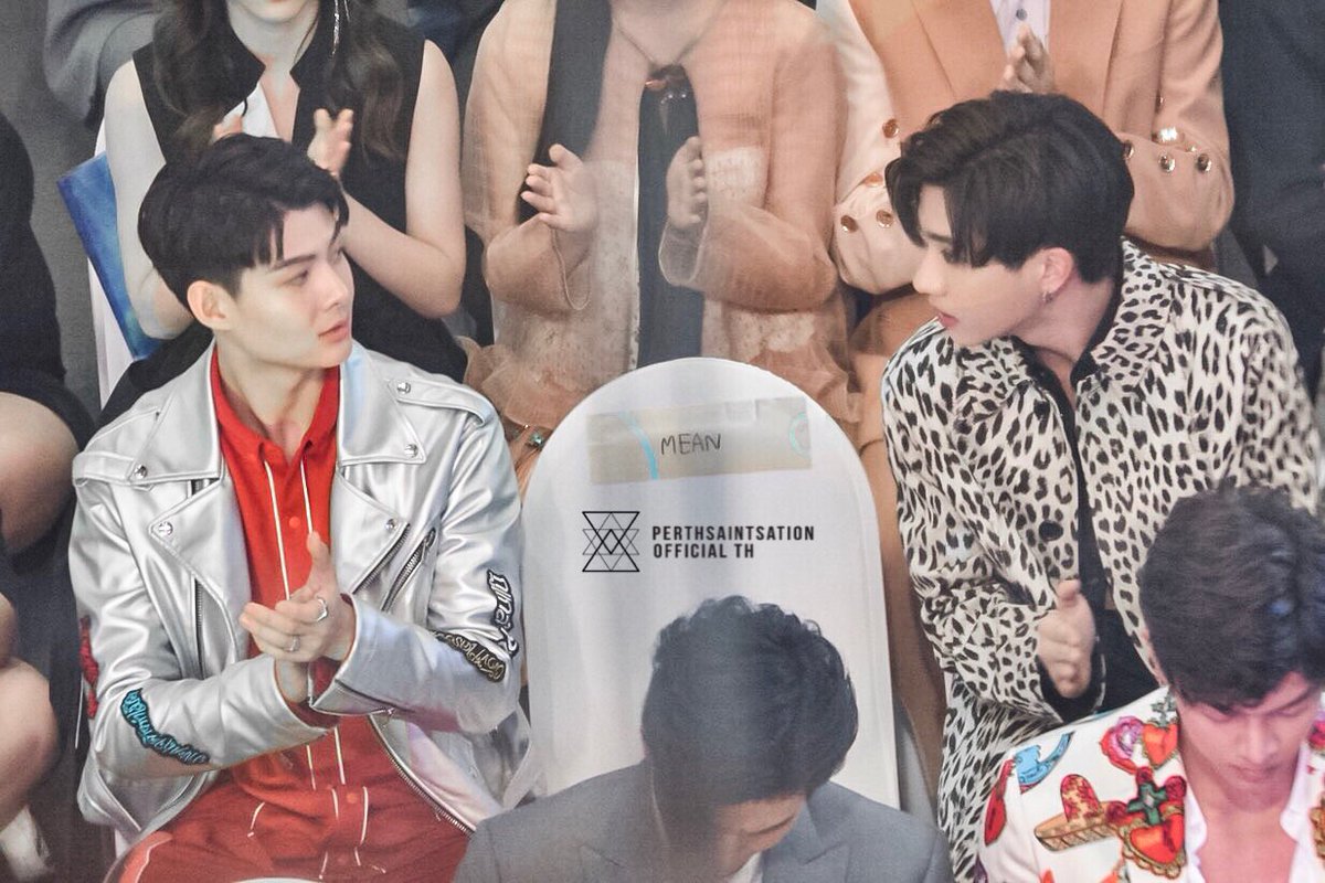 PS_OfficialTH's tweet photo. ใกล้เกินกว่าที่จะพูดคำใดใดออกไป 
มันใกล้เกินกว่าจะมองเห็นใคร
.
.
อาจเป็นเพราะว่าเธอบังเอิญได้เจอฉัน
อาจเป็นเพราะว่าเราบังเอิญอยู่ด้วยกัน
.
.
แล้ววนกลับมาเจอกันอีกนะ :) 🌻🖤❤️
#OWhatTHxPerthSaint https://t.co/MYQDKRbah0