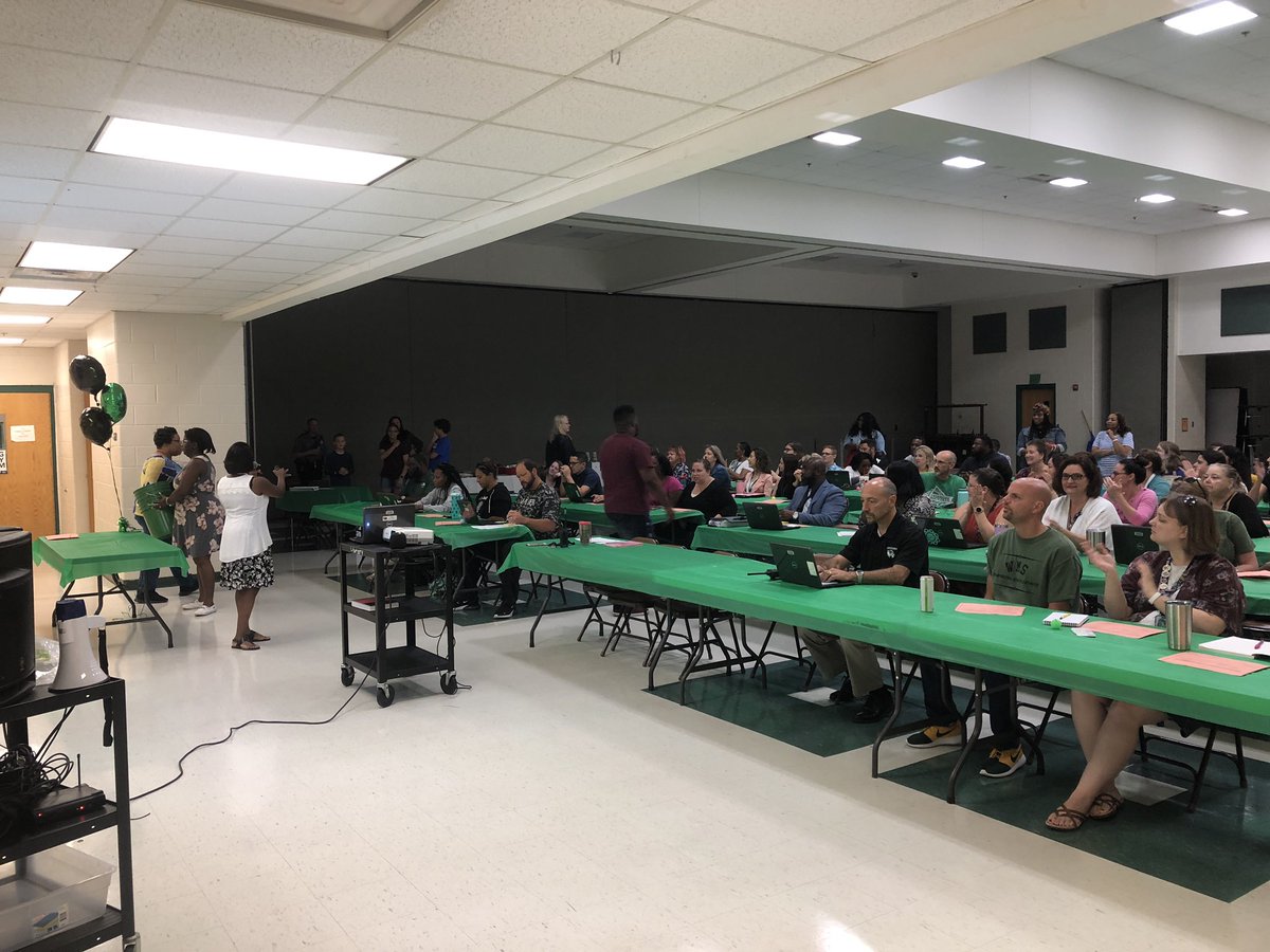 WilderMiddle's tweet photo. Welcome back to our #AMAZING staff and faculty! We are the best!! #InspiringExcellence #OneSchoolOneFamilyOneCommunity https://t.co/PW4Ql28ZeJ