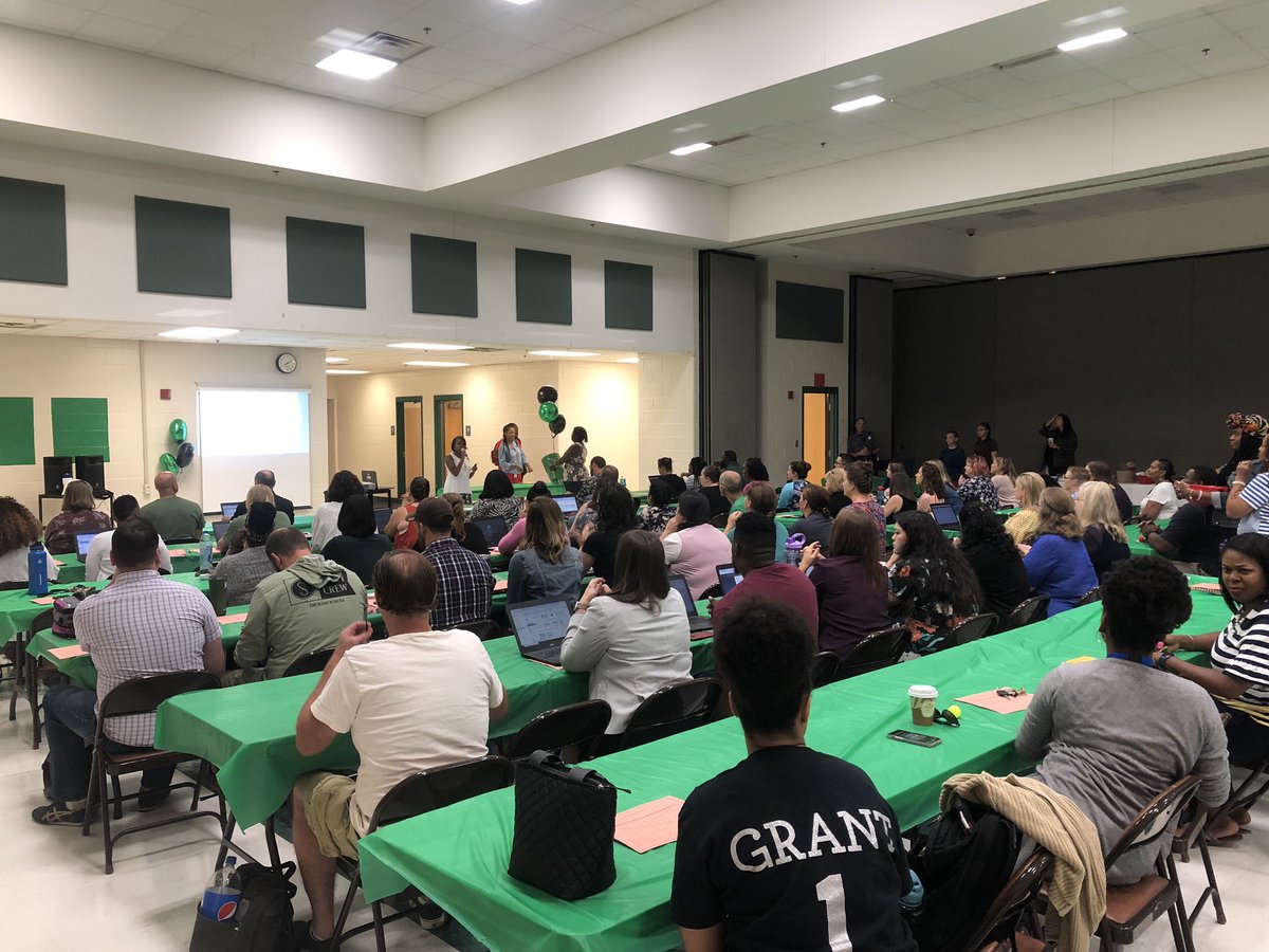 WilderMiddle's tweet photo. Welcome back to our #AMAZING staff and faculty! We are the best!! #InspiringExcellence #OneSchoolOneFamilyOneCommunity https://t.co/PW4Ql28ZeJ