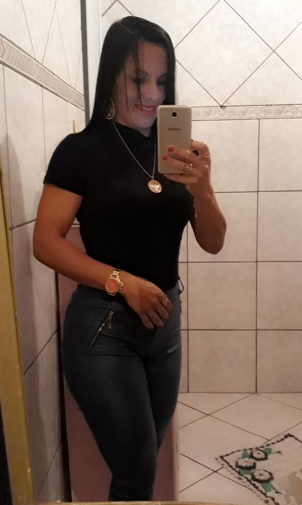 AdrianaRosaDa13's tweet photo. Eu sou aquela mulher que faz escalas na montanha da vida.Removendo pedras e plantando flores!🌹
#Feliiiz #Abençoada https://t.co/H0p0lH7p5i