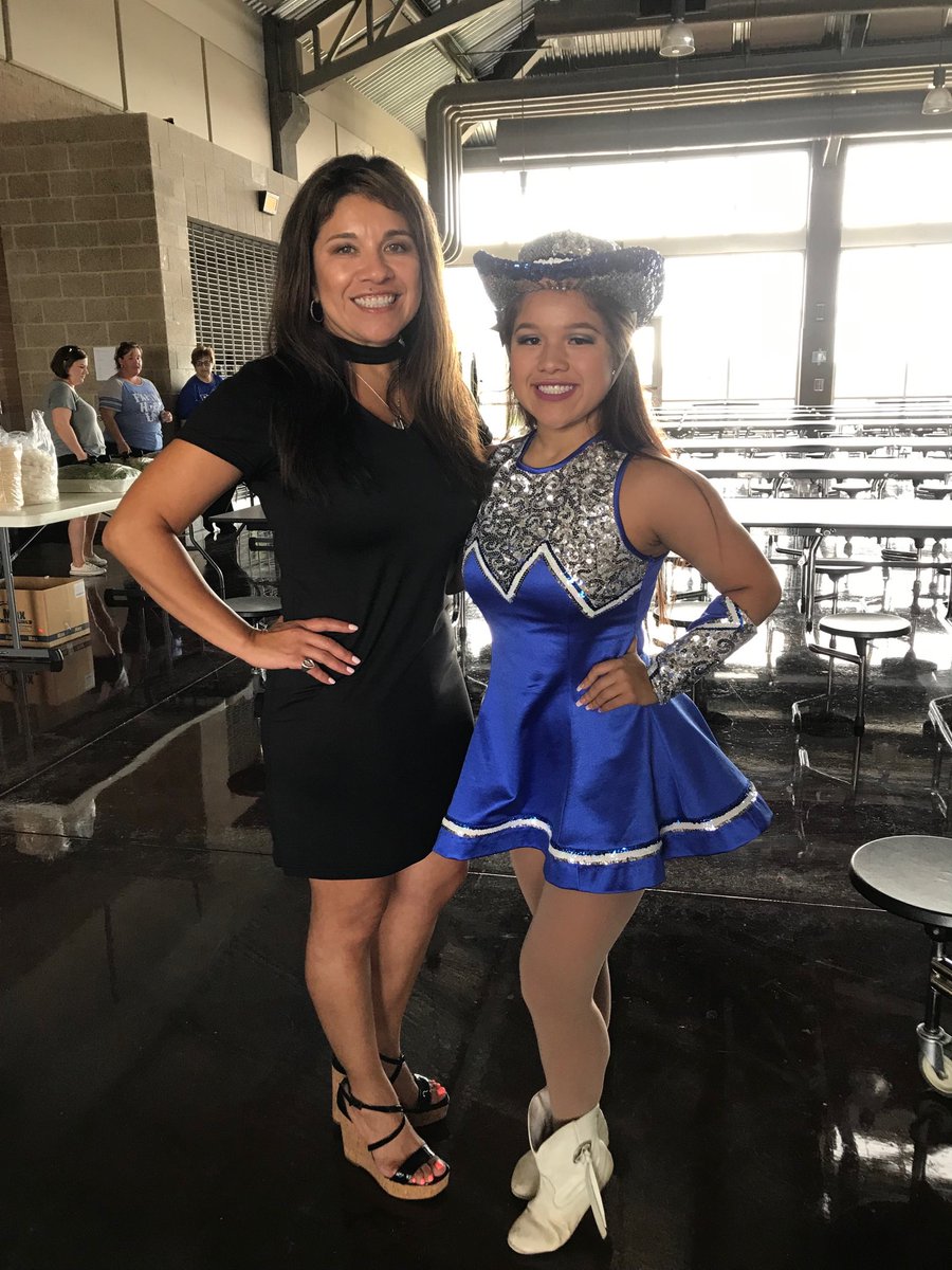 margarita_0295's tweet photo. #classof2020 #blessed proudmommy #fridaynightlightsready #grateful #toanawesomeyear https://t.co/YJGsLYfCSp