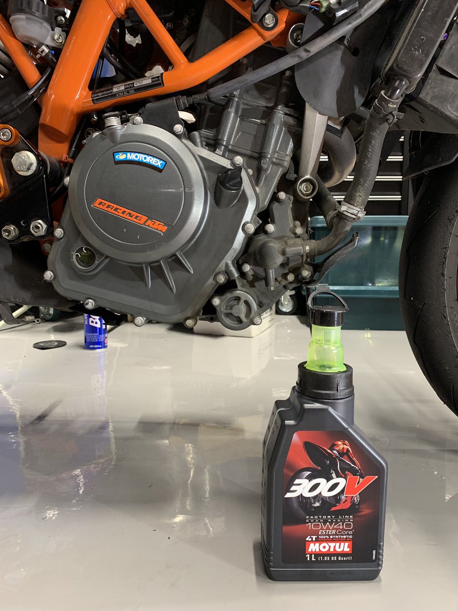 balzstore's tweet photo. KTM RC390✨オイル交換整備です
サーキットユースの多いこの車両はオイルの汚れもだいぶ進み、ストレーナにも気になる金属片が…
皆様も、要チェックや。
#オイル交換
#MOTUL
#300V
#390duke
#rc390
#1290duke
#balzstore
#バルズストア
#motorcycle
#モーターサイクル
#バイク好きな人と繋がりたい https://t.co/8INhkfvSc9