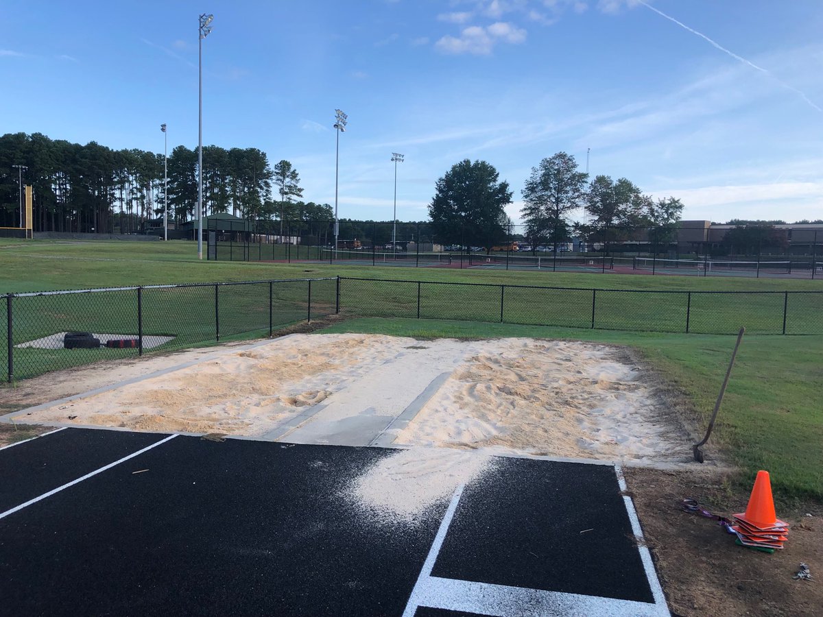 TrojanMBB's tweet photo. Basketball is not at the beach but we are gonna play in the sand. https://t.co/OmK0OKMzyT