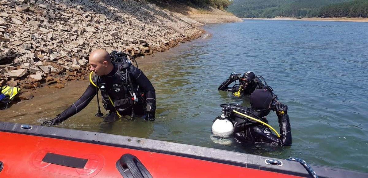 KOSOVO_MoD's tweet photo. Based on the Decision of Minister @Rrustem_Berisha and on order of #KSF Com. Lt general Rama, @KSF involved in searching operation for a drowned individual in Batllava Lake. KSF members are committed and in total support for civil authorities in finding the missing person. https://t.co/6PtdJVWrxV