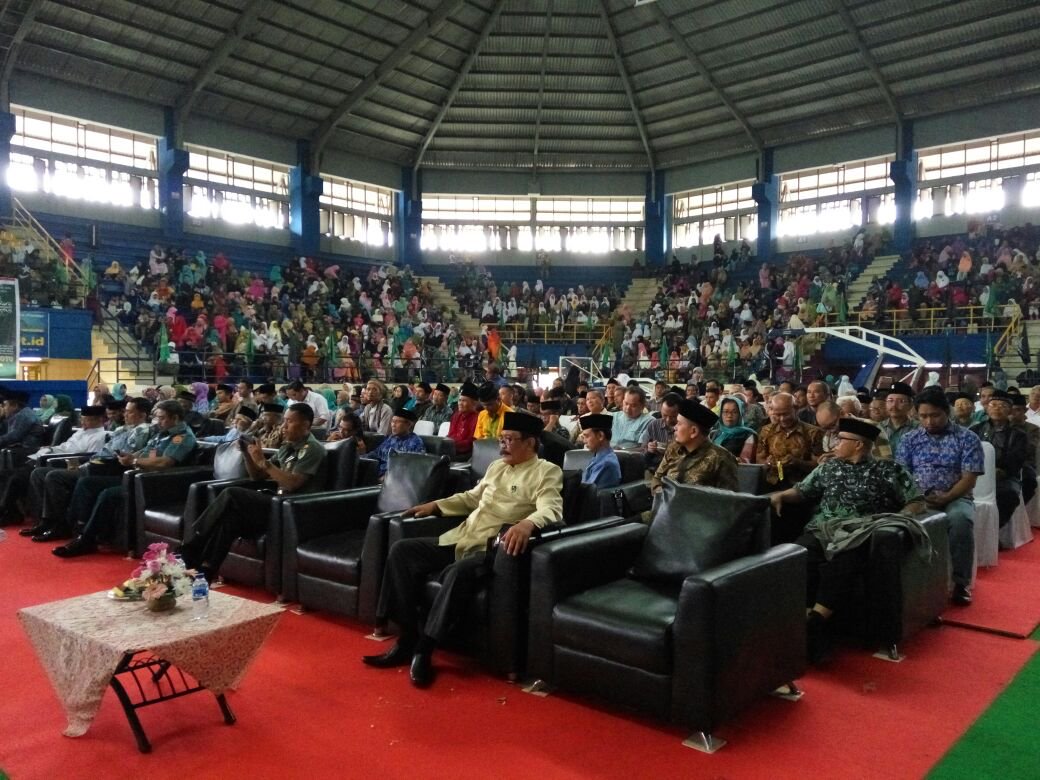 DPPSII's tweet photo. Di mata Tjokroaminoto, hanya dgn bergerak di bidang politik, ummat Islam dapat mencapai kemerdekaannya. 
@MuflichC
#Zelfbestuur
#SyarikatIslamIndonesia
#PSII

Billaahi fie sabilil Haq. https://t.co/IoB751kDNR