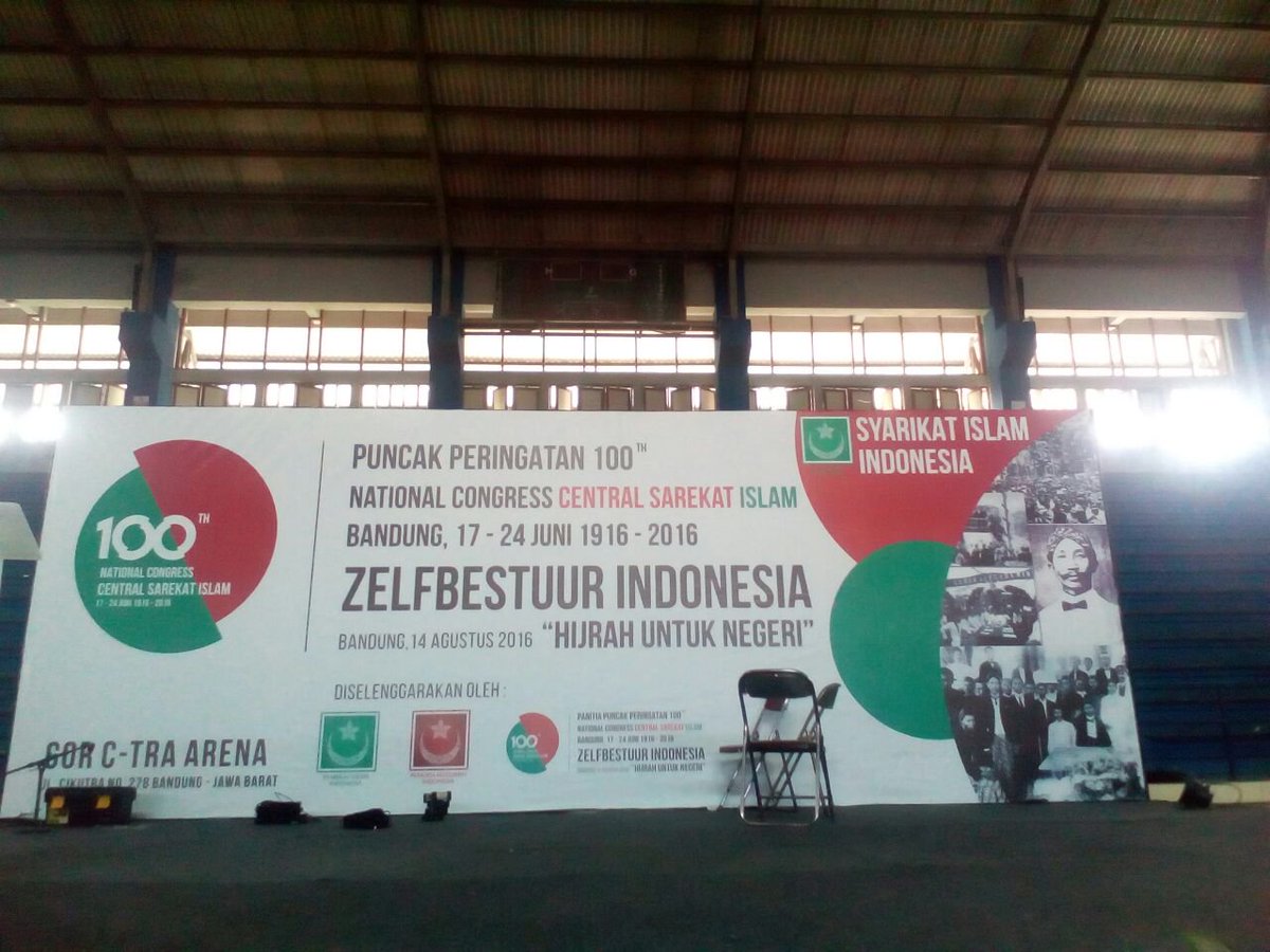 DPPSII's tweet photo. Di mata Tjokroaminoto, hanya dgn bergerak di bidang politik, ummat Islam dapat mencapai kemerdekaannya. 
@MuflichC
#Zelfbestuur
#SyarikatIslamIndonesia
#PSII

Billaahi fie sabilil Haq. https://t.co/IoB751kDNR