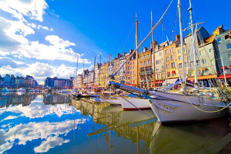 frenchjanine's tweet photo. Hope you're having a great start to the week - how about a little #MondayMotivation from France? Lovely Honfleur in Normandy - yes please! https://t.co/xSgJ61xKDT
