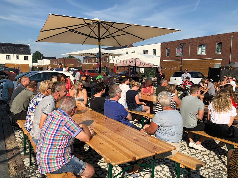 Nieuwe bewoners van Goede Morgen fase 1 werden op een brunch getrakteerd door Buurt Bestuurt Geerpark ter ere van de oplevering van hun nieuwe woning. 

 halloheusden.nl/2019/08/brunch… <a href="/gemheusden/">gemeente Heusden</a> @Geerpark