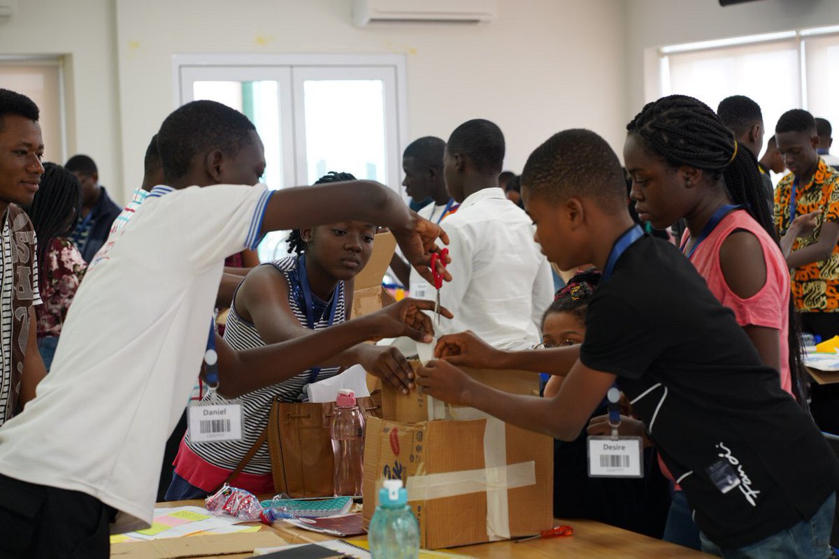 AshesiIX's tweet photo. Teamwork makes the dream work.
#ashesiix #ashesix2019 #atAshesi #ashesi https://t.co/lwPsOz90Ky