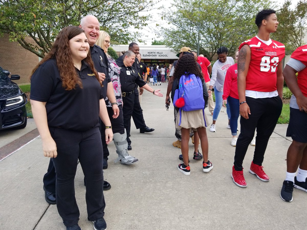wsfcs's tweet photo. High Fives to incoming students at @nhpanthers from #ForsythCountySheriffs dept, @WSSURAMS @WSSU_Athletics &amp; #PiedmontInternational Athlete's.  Have a Great First Day of School. https://t.co/ljgfwBAZmg