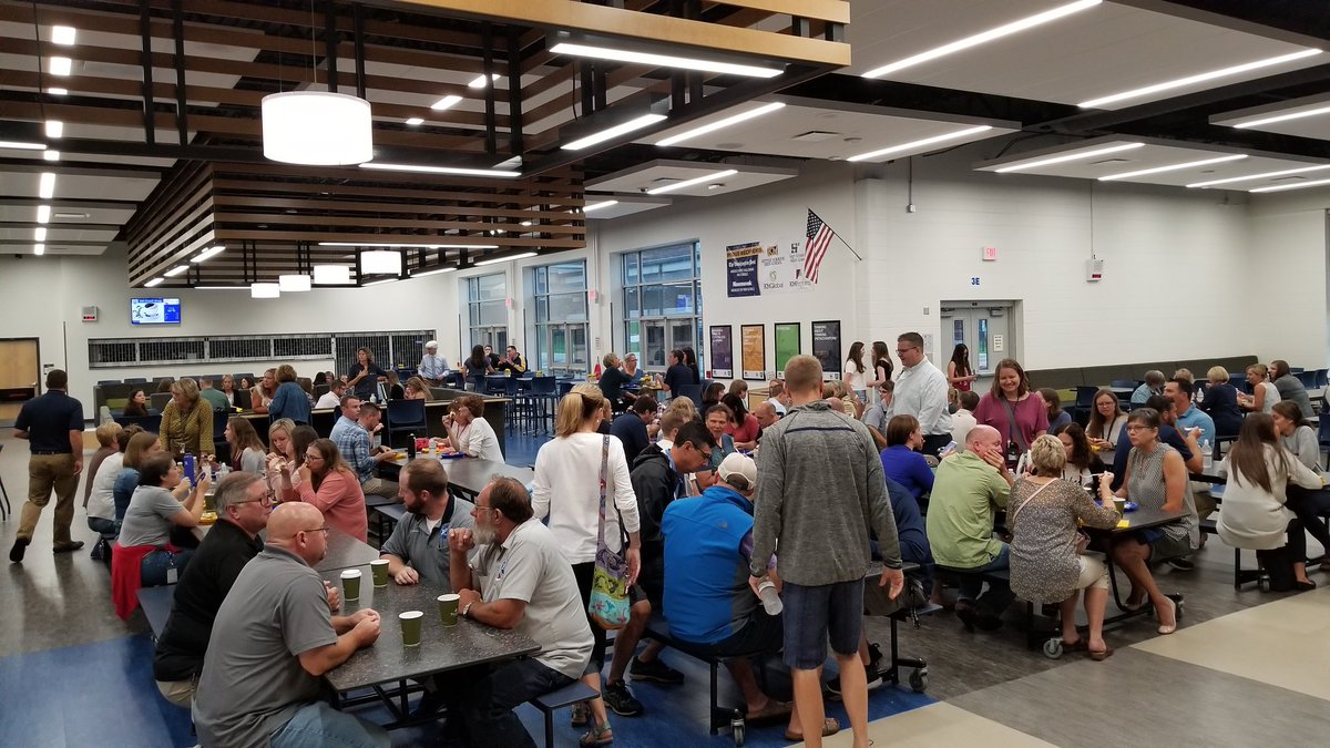 kmdistrict's tweet photo. In Service day is on at @kmdistrict! So excited for our 2019-20 team and the year ahead! HUGE SHOUTOUT to our incredible food service staff for providing an amazing breakfast! #MadeInKM https://t.co/zoRF16agDP