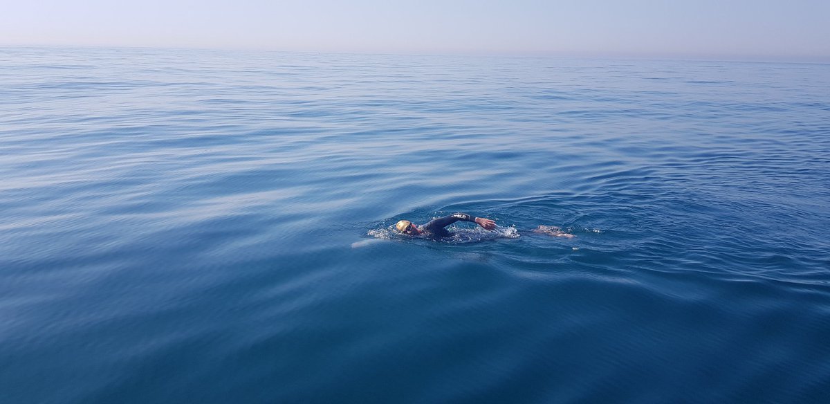 #Enduroman #Arch2Arc 13:28 Mayank has just entered the North East shipping lane. Relaxed, consistent swimming.