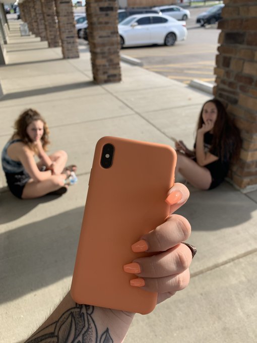 new nails ! love these girls https://t.co/EnS3NUovUb
