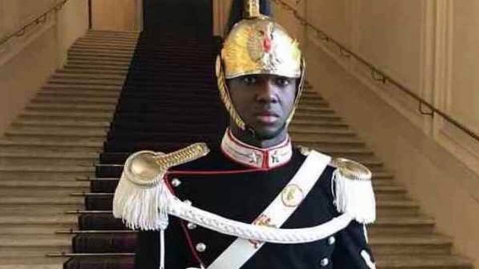 casamacombo's tweet photo. Un ragazzo siciliano, un ragazzo Italia no. Punto. 

Ps smettetela di dire che "parla un Italiano perfetto". Cosa doveva parlare? Noi siamo nati e cresciuti qui, l'italiano è la nostra lingua. Smettete di specificare che parliamo bene la lingua. Questa precisazione è offensiva. https://t.co/ZHLmvbbEn5