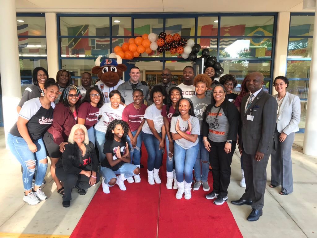 NccuChampagne's tweet photo. Thank you to the Durham Public School system for having us to welcome students in for their first day of school!
#communintyservice #NCCU #ServiceMonday #DPS https://t.co/gIl43OLg7o