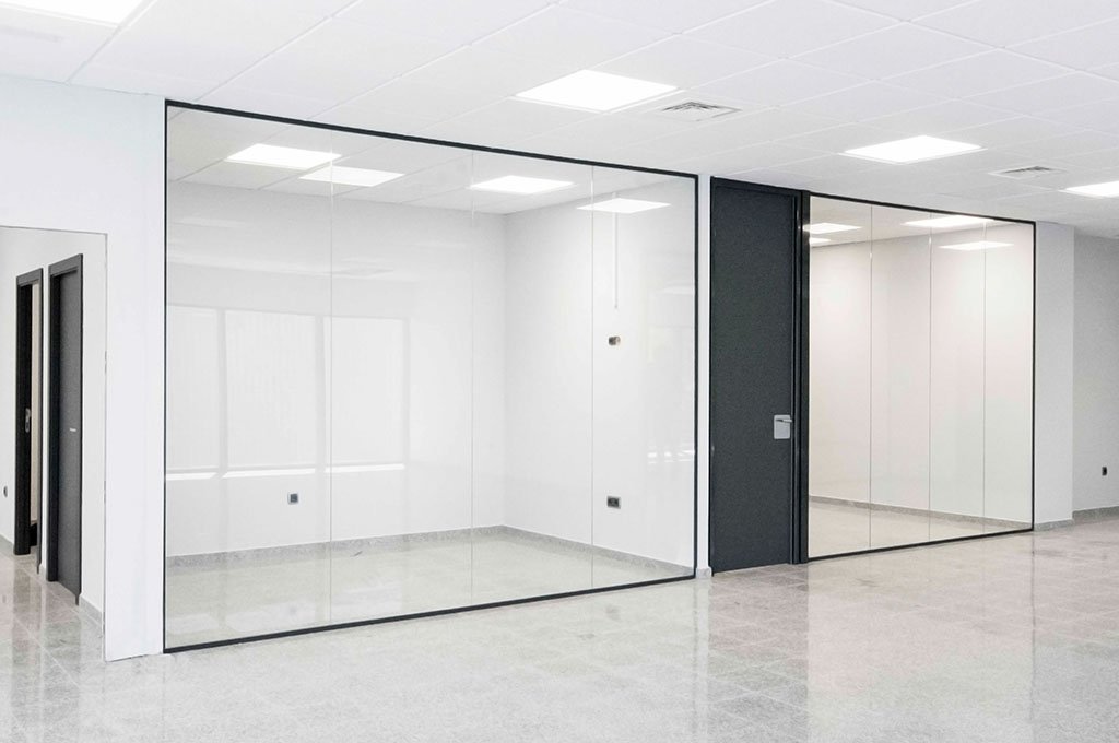 lambdatres3's tweet image. Las #mamparas para #oficina son una excelente solución si buscas un cambio y quieres evitar los inconvenientes de la obra. Transparentes, ciegas, simples, dobles... ¡Elige la ideal para tu oficina con #Lambda3! 🥰↪️ lambdatres.com/mamparas-de-of…