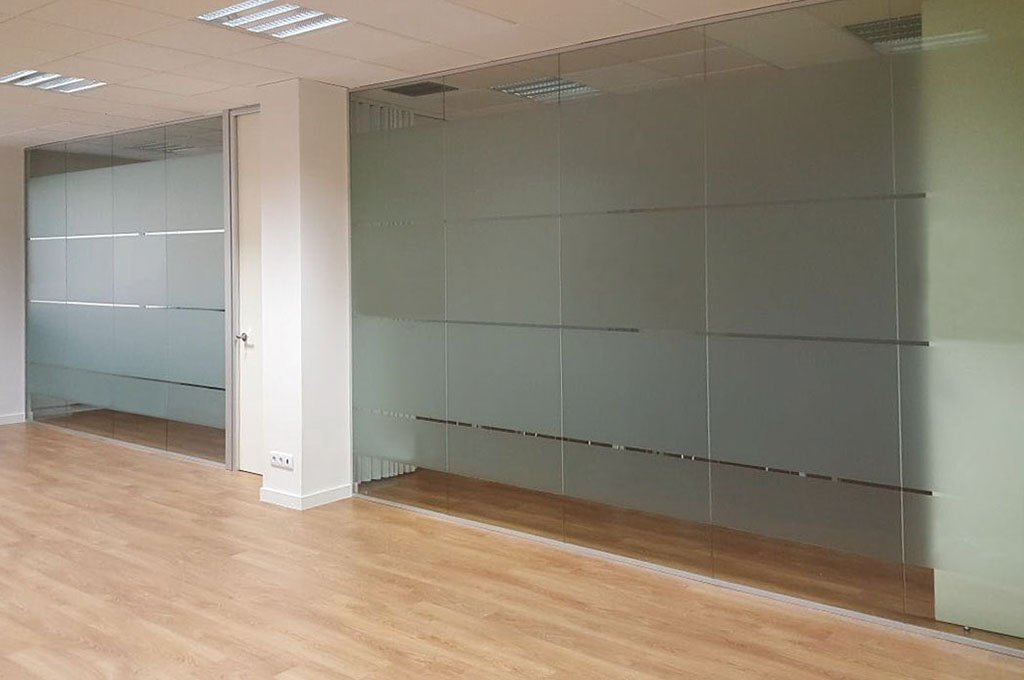 lambdatres3's tweet image. Las #mamparas para #oficina son una excelente solución si buscas un cambio y quieres evitar los inconvenientes de la obra. Transparentes, ciegas, simples, dobles... ¡Elige la ideal para tu oficina con #Lambda3! 🥰↪️ lambdatres.com/mamparas-de-of…