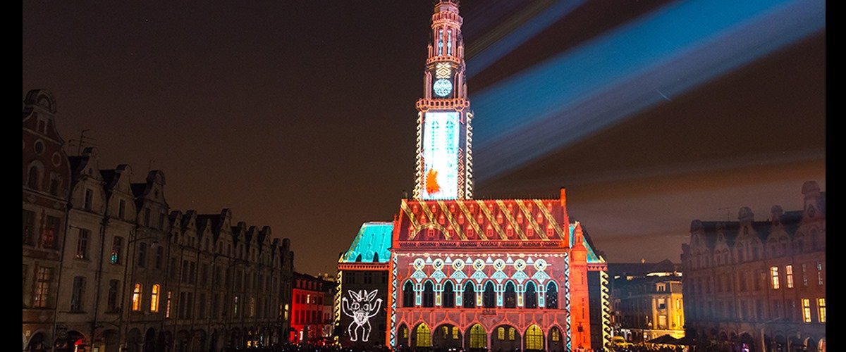 Pictanovo's tweet photo. #VMF19 Ce samedi, participez à la soirée de clôture du #VideoMapping Festival by @RAV_asso. RDV samedi 31 août sur la Place des Héros @VilleArras, pr un mapping spectaculaire sur le Beffroi, de 21h30 à minuit (diffusion en boucle) ! https://t.co/kBSBiGb4OF https://t.co/OSOBRhy4aV