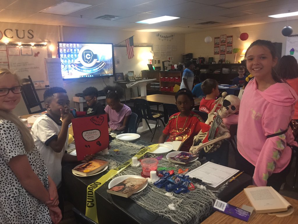 Kim60280730's tweet photo. #journeytoawe @bakerelembears @JamieGSebastian  what a great job our students did with the taste of genre cafe! https://t.co/FgY67qjaHZ