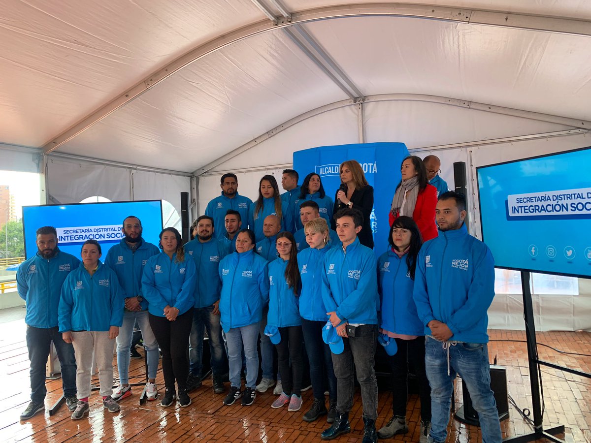 integracionbta's tweet photo. “El lanzamiento de la #appÁngelesAzules es un trabajo en equipo, estamos entregando una APP que permite hacer registro de Info. en tiempo real. Queremos que la ciudadanía se sienta en contacto cercano con los servicios de la Secretaría de Integración Social”: @sanmiguelgladys https://t.co/4FFAVZijTz